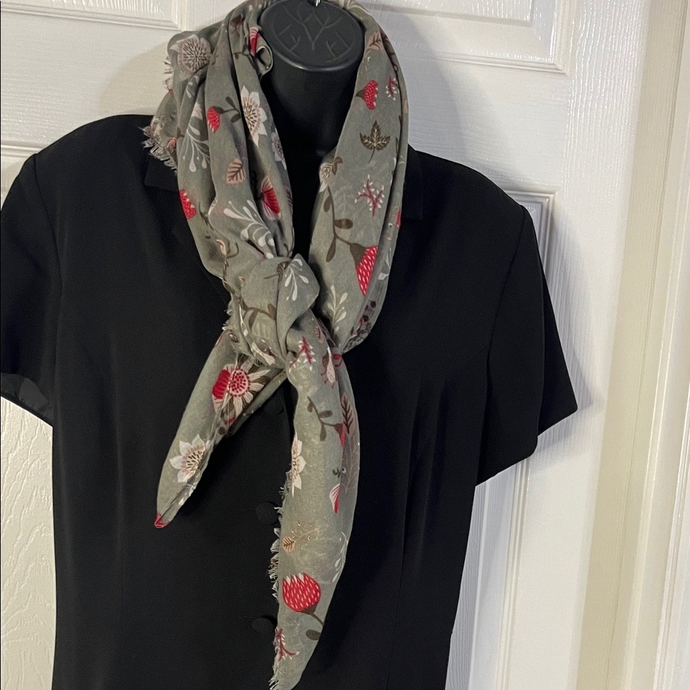 Mimosito Floral Patterned Scarf, NWT. - Picture 4 of 10